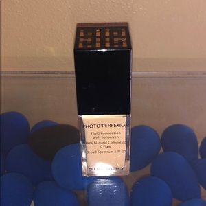 GIVENCHY! Photo’Perfecxion Foundation! Like new!